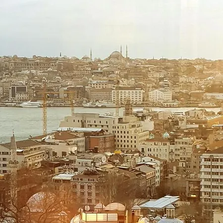 The Sacred Port اسطنبول