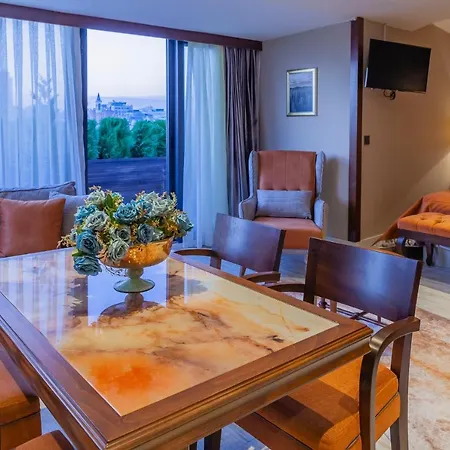 The Sacred Port Aparthotel *